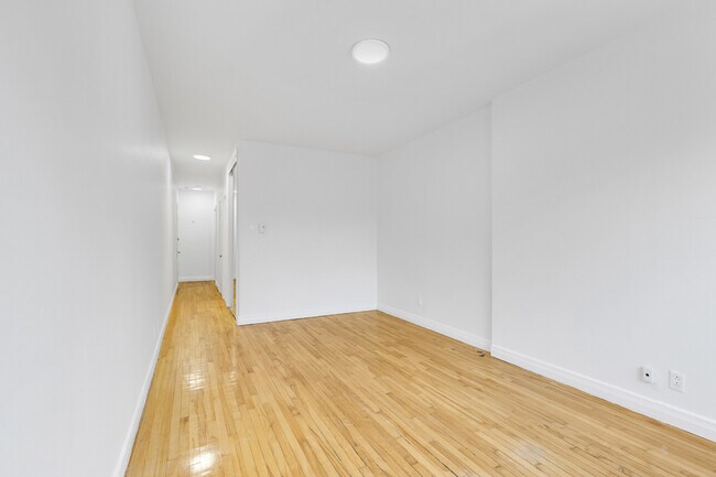 Photo du bâtiment - 5841 Rue Sherbrooke