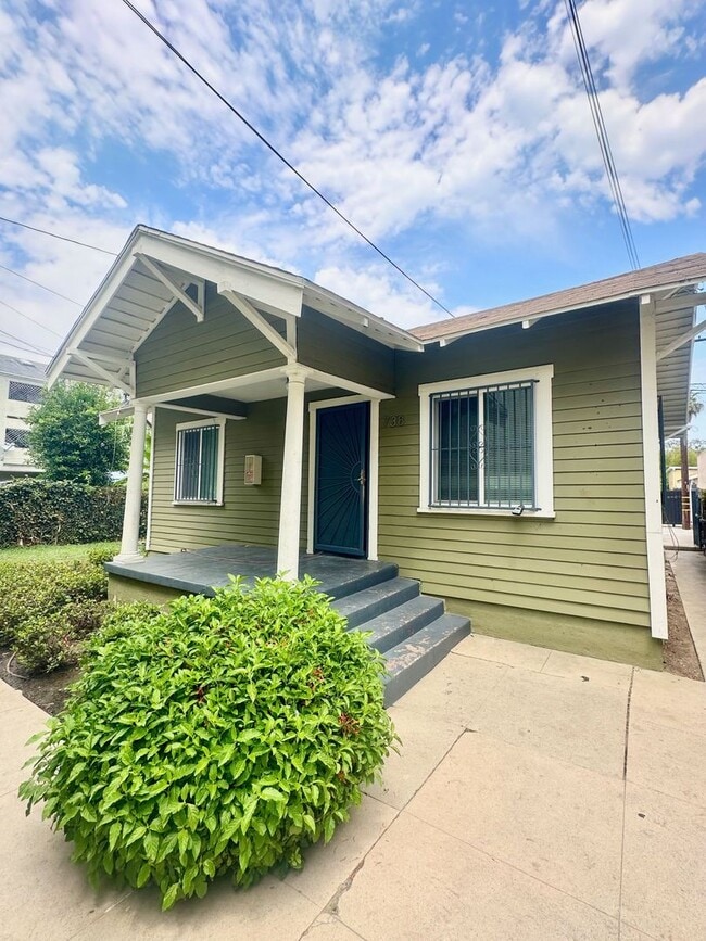 Building Photo - 732 Gaviota Ave