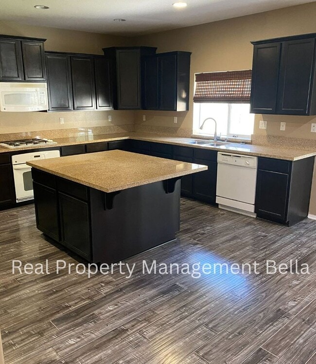 Building Photo - Murrieta Home with Spacious Loft & Modern Comforts