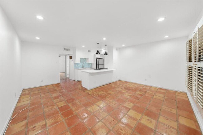Foto del edificio - 505 W 7th St