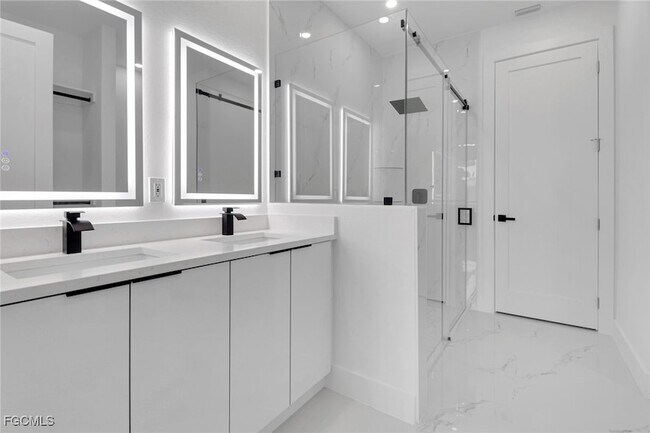 Foto del edificio - 928 NE 8th Pl