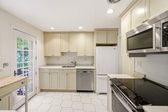 Building Photo - 18 Taylor Rd