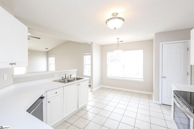 Building Photo - 212 Clay Thorn Ct