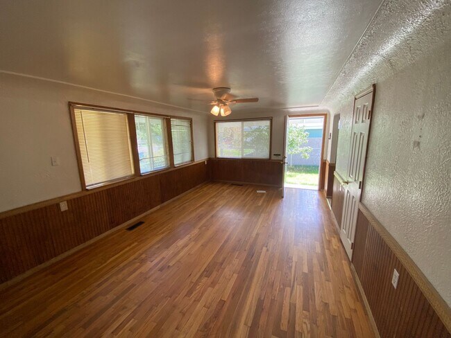 Foto del edificio - Cozy 4-Bedroom, 2-Bath Home Near CMU!
