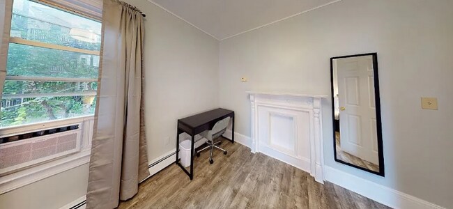 Building Photo - 101 1/2 Calumet St