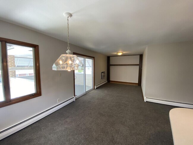 Foto del edificio - 6326 Ridge Rd
