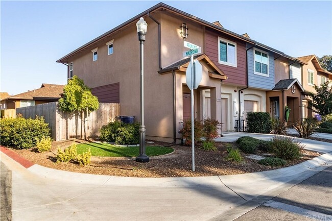 Building Photo - 3/2.5 end unit condo in Oakhaven Village