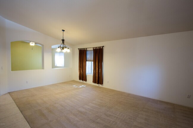 Building Photo - 1432 E Oakland St