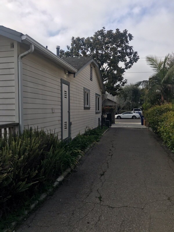 driveway - 15 S Alisos St