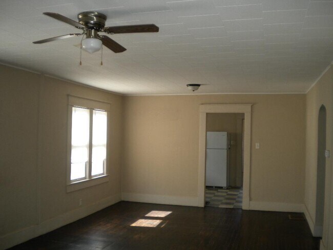 Building Photo - 1422 South Sneed