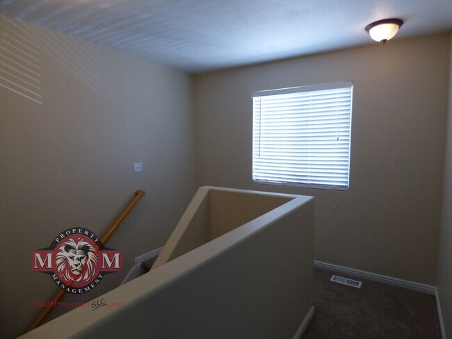 Foto del edificio - 2 Bd 1.5 Bath Duplex in Milcreek