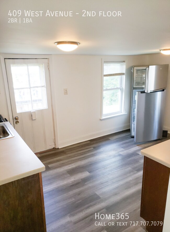 Building Photo - 2 Bedroom 1 Bathroom 2nd Floor Unit!