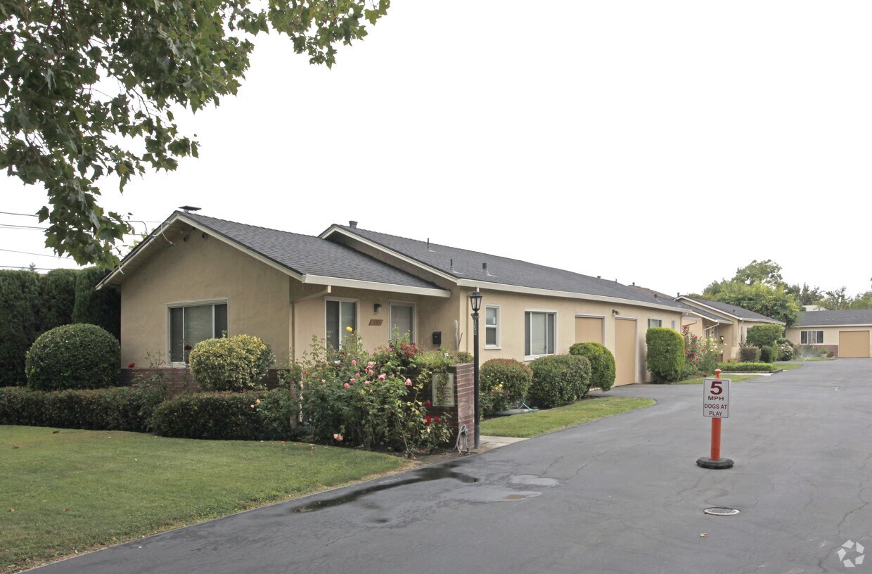 Primary Photo - 122-130 Vera Ave