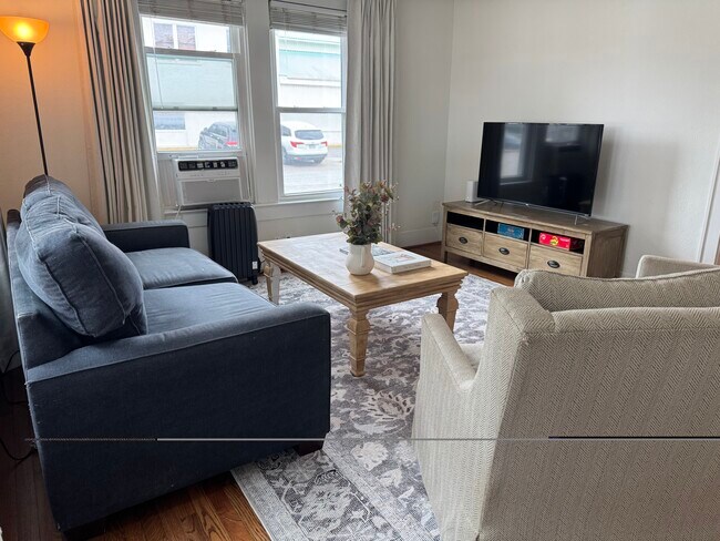 Foto del edificio - 1220 Waugh Dr