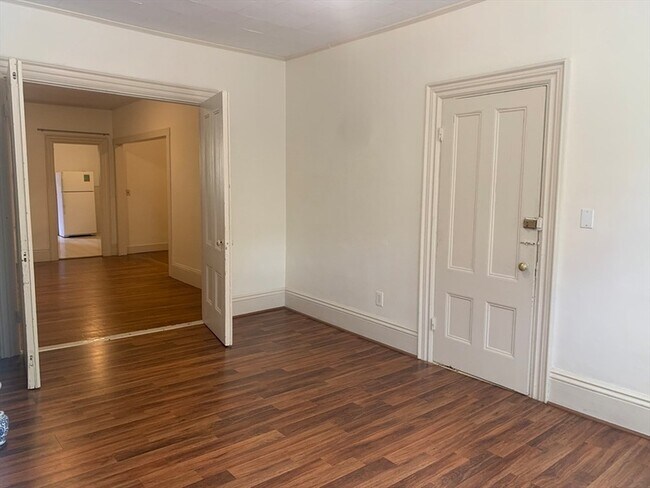 Foto del edificio - 107 Rutherford Ave