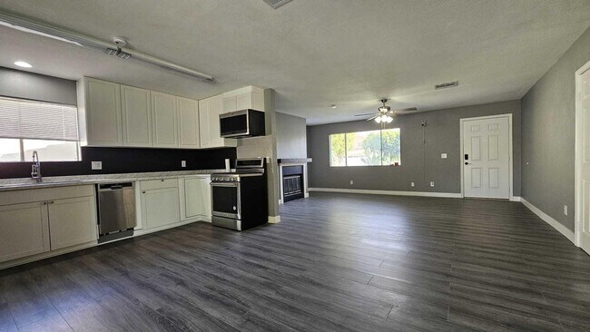 Building Photo - AVAILABLE NOW! BEAUTIFUL 3-bedroom, 2-bathroom home in Cathedral City! MOVE IN SPECIAL - HALF OFF...