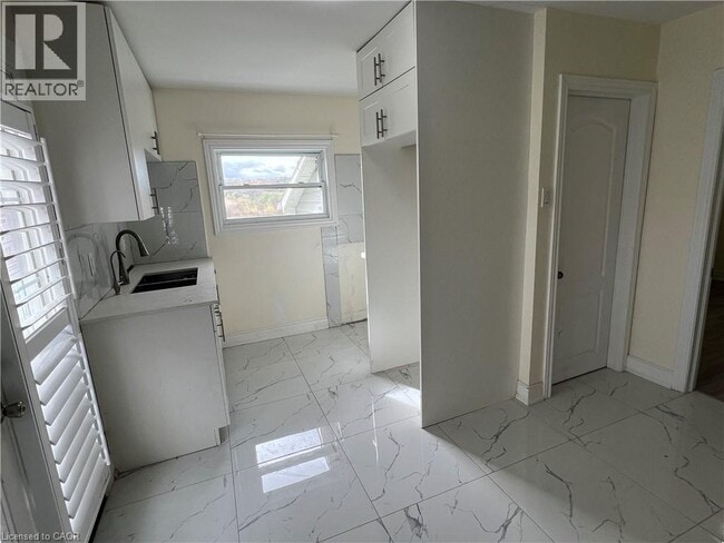 Photo du bâtiment - 1032 Mud St E