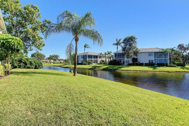 Foto del edificio - 5233 Lake Catalina Dr N