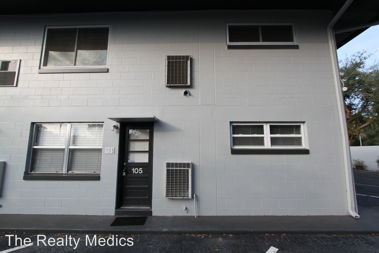 Primary Photo - 2 br, 1 bath House - 825 N Primrose Dr #105