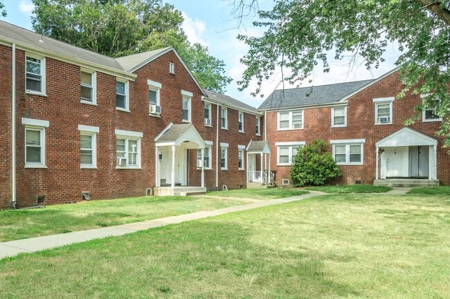 Building Photo - Welcome Home to Nottingham Apartments in H...