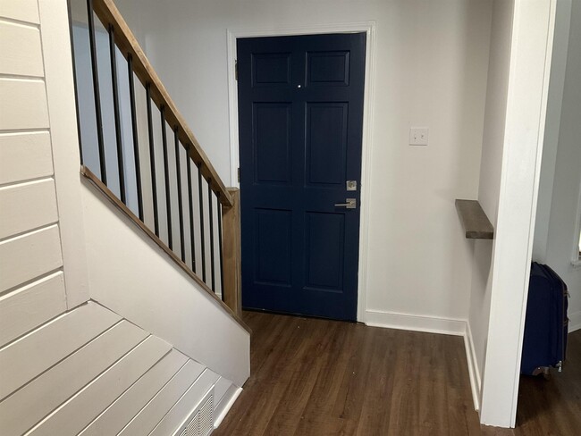 Foto del edificio - 329 Oakleigh Dr