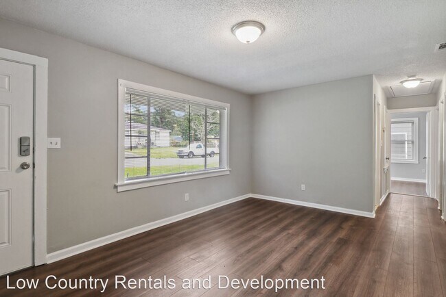 Building Photo - 3 br, 1 bath House - 1317 East 57th Street