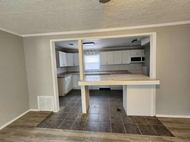 Building Photo - 16905 10th Ave