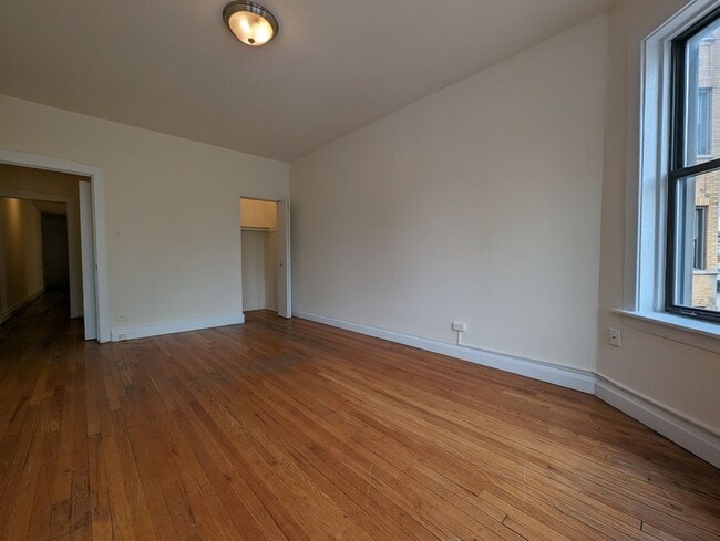 Building Photo - 1530 N Kedzie Ave