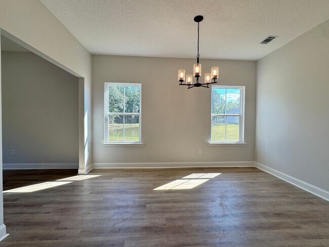 Foto del edificio - $500 RENT CREDIT | AVAILABLE NOW! (Pet Friendly)