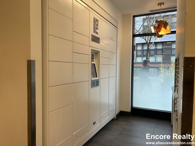 Foto del edificio - 65 Brainerd Rd