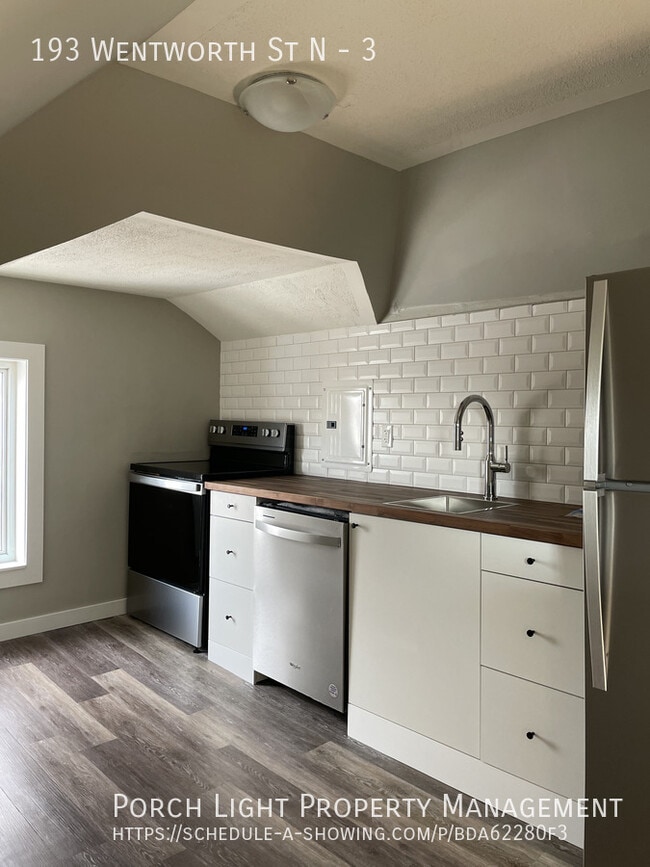 Building Photo - Great Loft 1 Bedroom with parking for 2