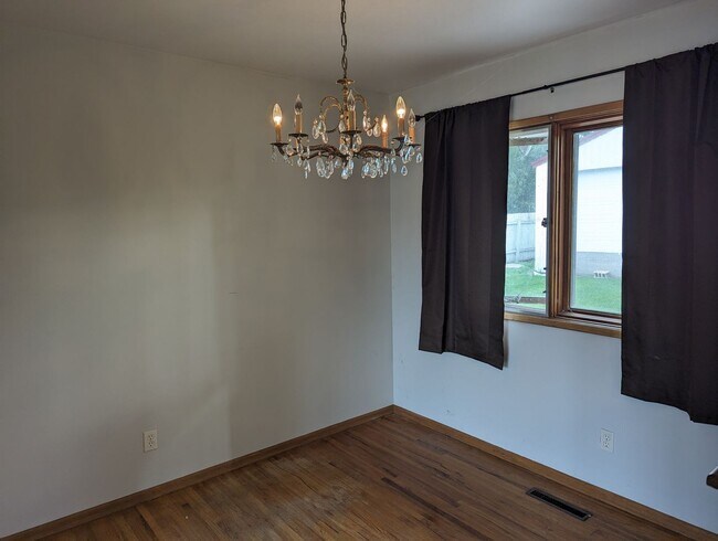 Foto del edificio - Charming 3 bedroom 1.5 bath Orchards house