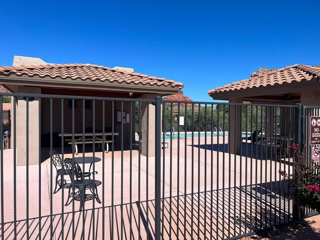 Foto del edificio - Unfurnished, 1-year long-term rental