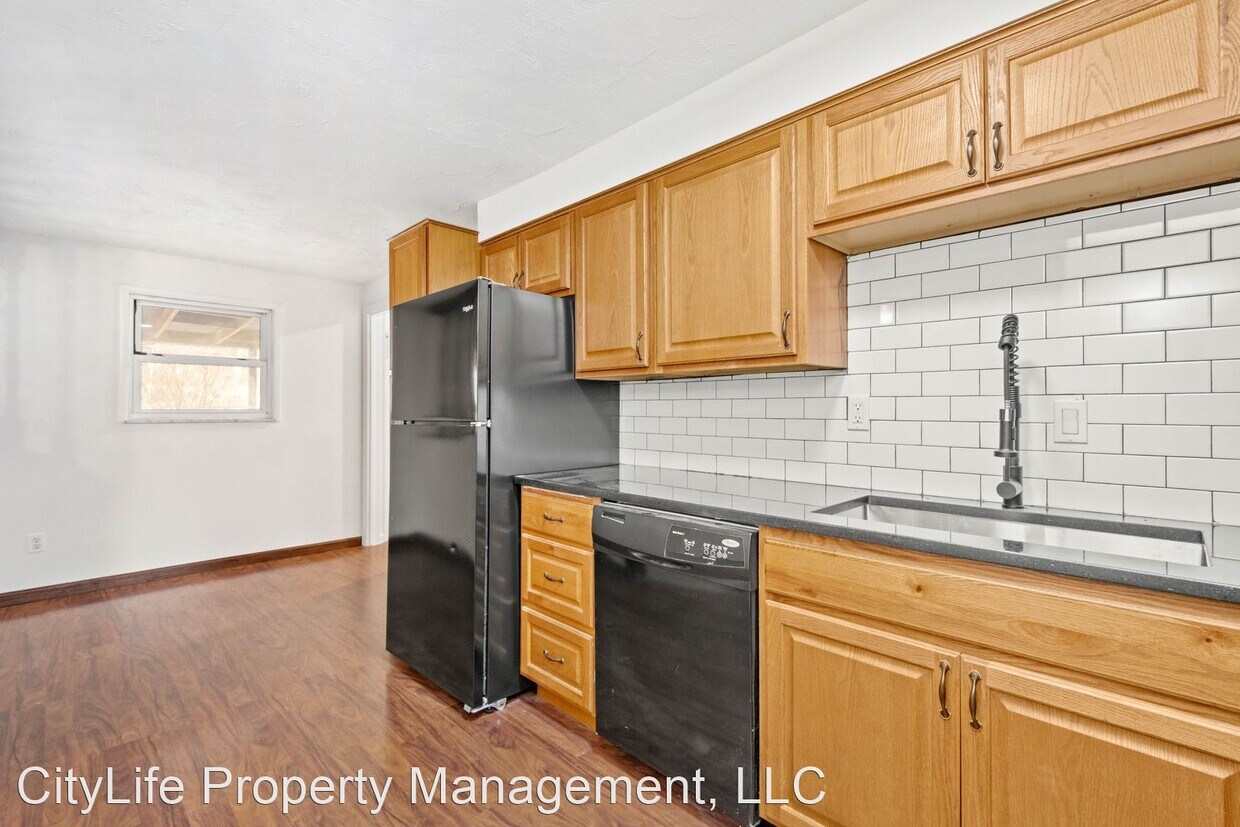 Foto principal - 4 br, 2.5 bath House - 198 Colonial Villag...