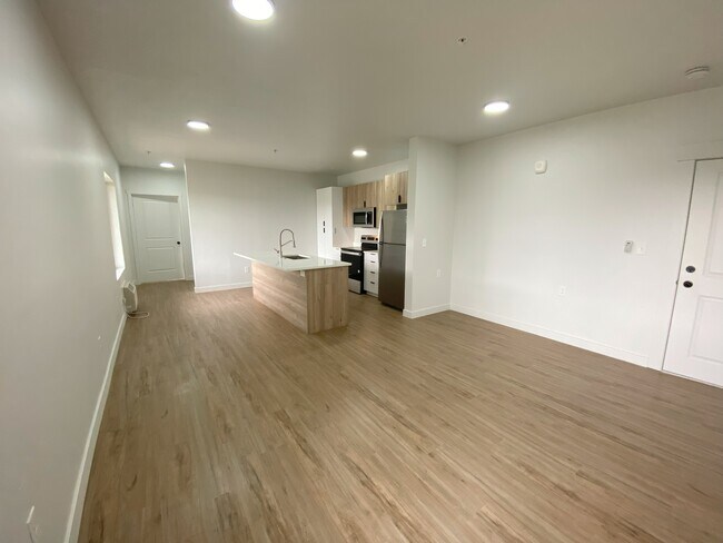 Building Photo - One Month Free Rent!