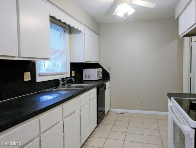 Building Photo - 3 br, 1.5 bath House - 7124 Monterrey Dr