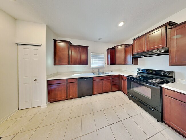 Building Photo - 808 Capricorn Dr