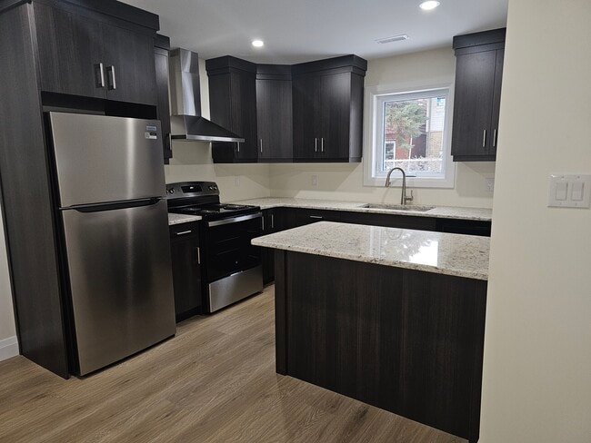 Building Photo - 425 Partington Av