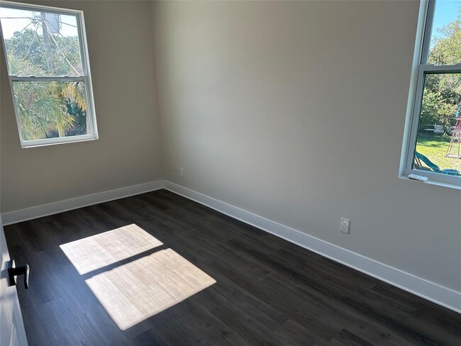 Foto del edificio - 4105 N Thatcher Ave
