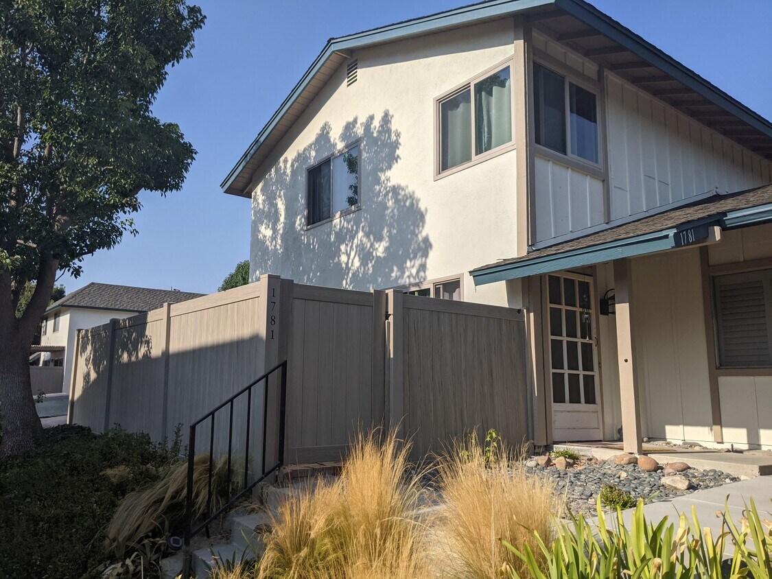 1781 E Avenida de las Flores, Thousand Oaks, CA 91362 Townhome