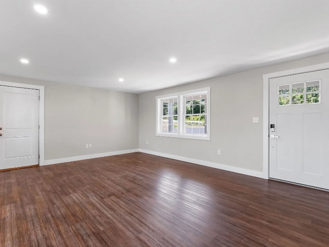 Foto del edificio - 84 Old Lake Shore Rd