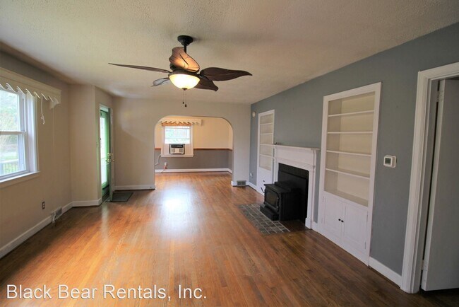 Building Photo - 3 br, 1 bath House - 11 Hibriten Drive