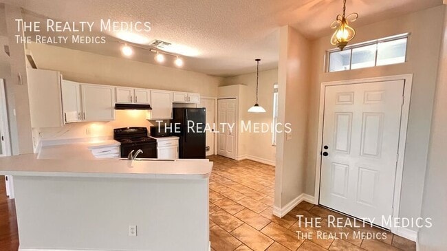 Building Photo - 949 Dekleva Dr