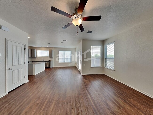 Building Photo - 2722 Lillybrook Ln