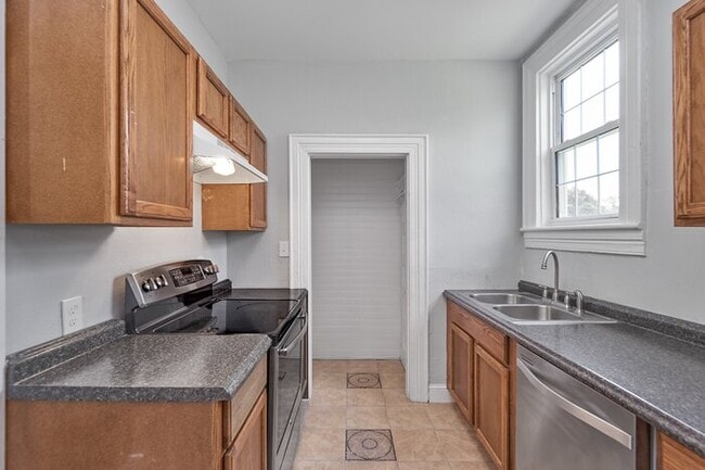 Building Photo - GORGEOUS COLONIAL HOME FOR RENT IN NEWPORT NEWS!!!