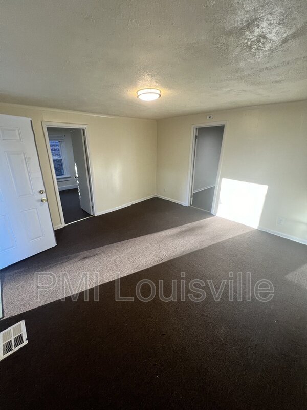 Foto del edificio - 4125 Churchman Ave
