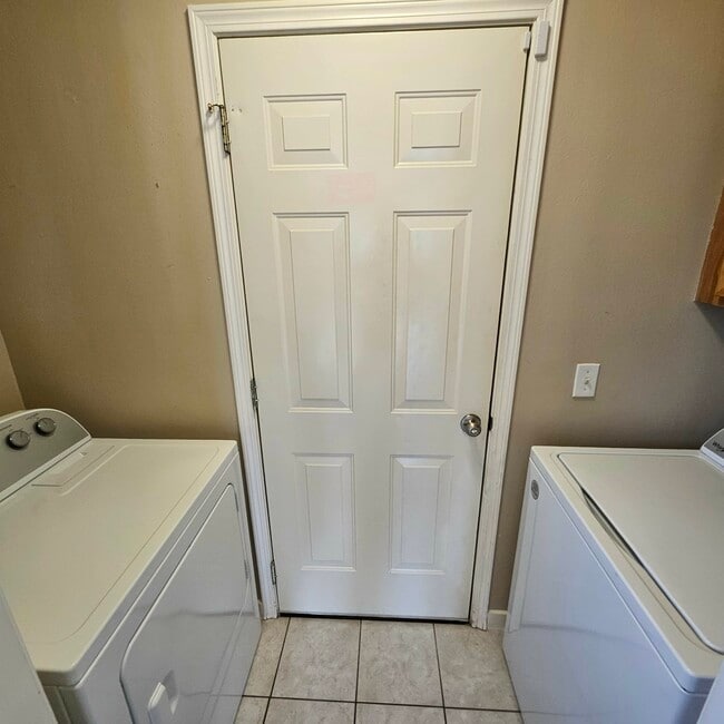 Building Photo - 2505 SW Choctaw St