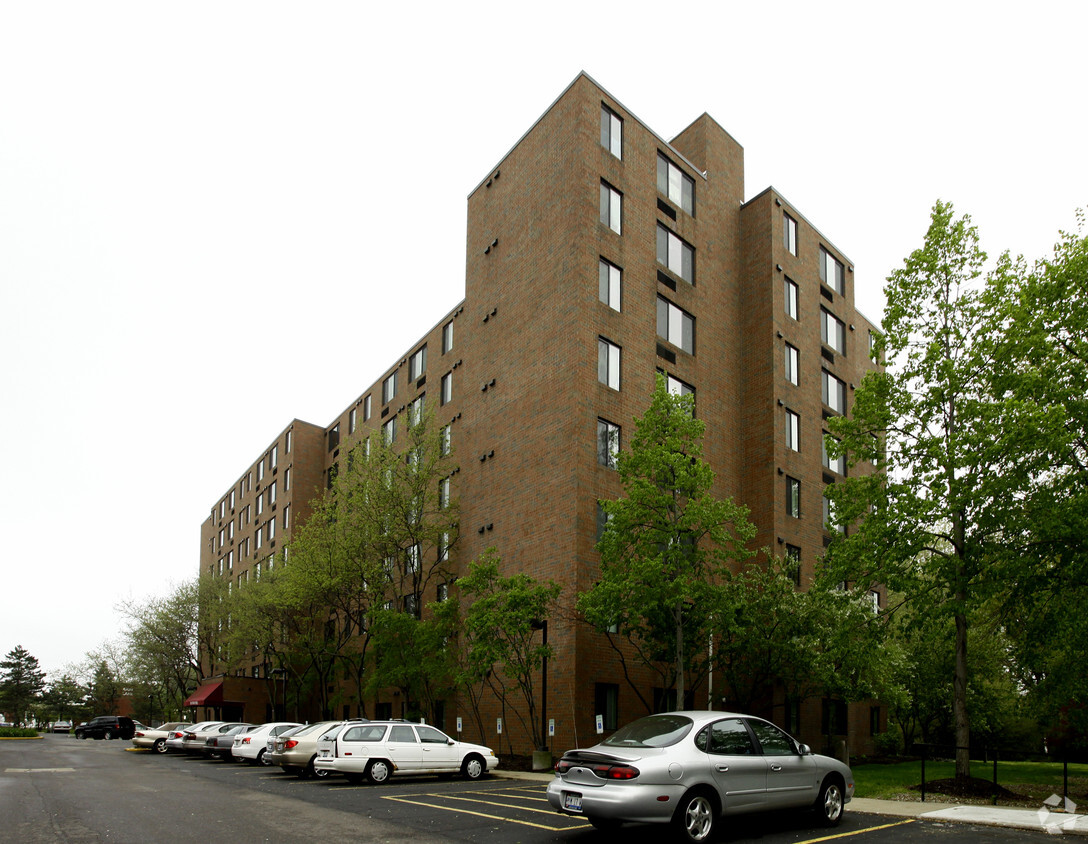 Primary Photo - Beachpark Tower Apartments