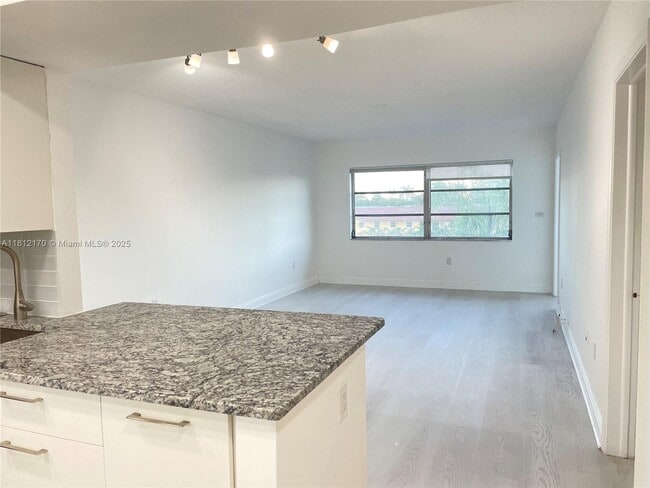 Foto del edificio - 2810 NE 201st Terrace