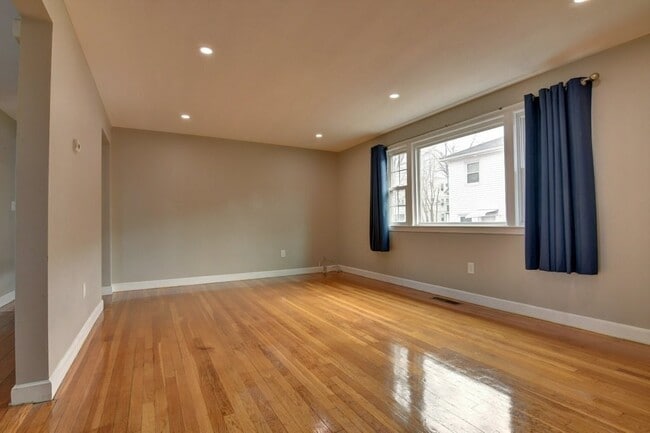 Building Photo - 30 Trull St